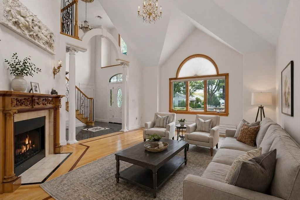 5 bed, 3 bath apartment for rent at 24 Carthay Cir, Newton Highlands — photo 1 of 25