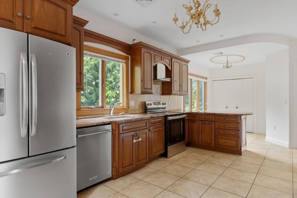 5 bed, 3 bath apartment for rent at 24 Carthay Cir, Newton Highlands — photo 6 of 25