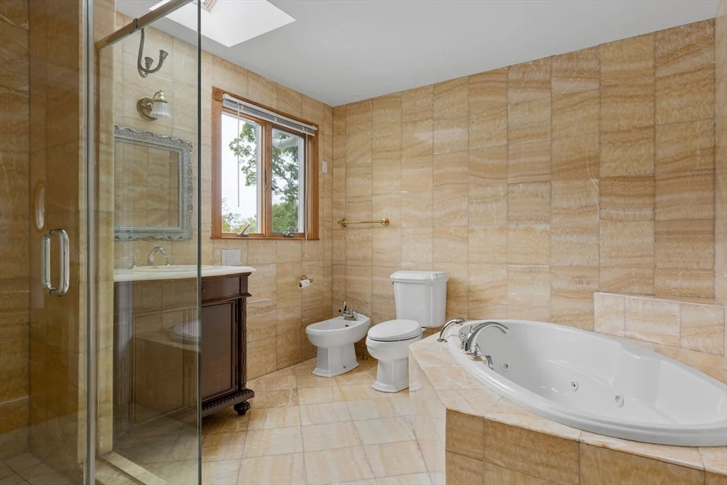 5 bed, 3 bath apartment for rent at 24 Carthay Cir, Newton Highlands — photo 13 of 25