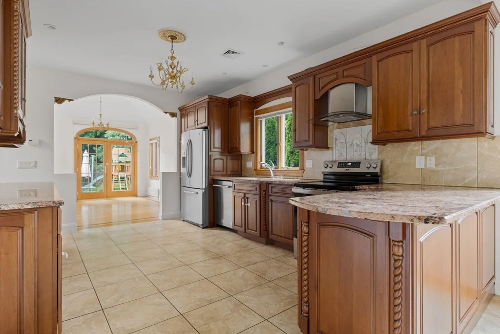 5 bed, 3 bath apartment for rent at 24 Carthay Cir, Newton Highlands — photo 4 of 25