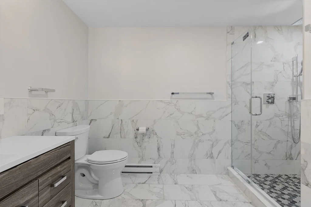 5 bed, 3 bath apartment for rent at 24 Carthay Cir, Newton Highlands — photo 18 of 25