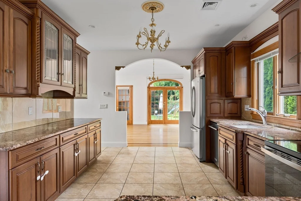 5 bed, 3 bath apartment for rent at 24 Carthay Cir, Newton Highlands — photo 5 of 25