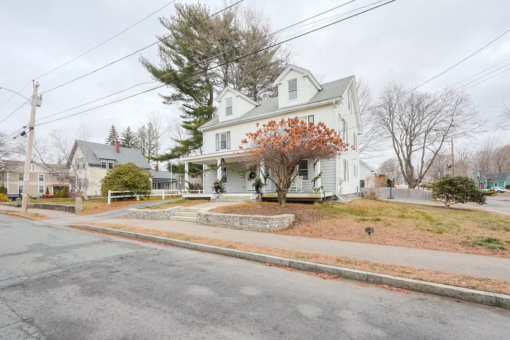 3 bed, 2 bath apartment for rent at 24 Charles St Unit 1, Westborough — photo 4 of 42