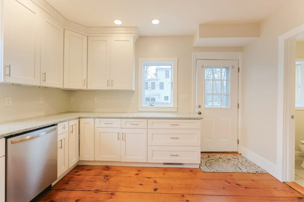 3 bed, 2 bath apartment for rent at 24 Charles St Unit 1, Westborough — photo 17 of 42