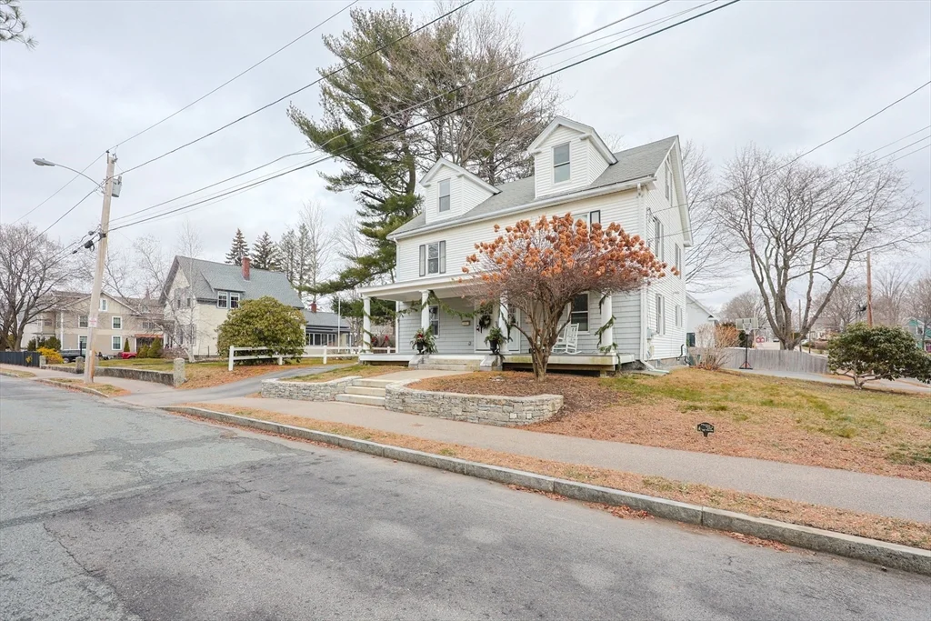 3 bed, 2 bath apartment for rent at 24 Charles St Unit 1, Westborough — photo 3 of 42