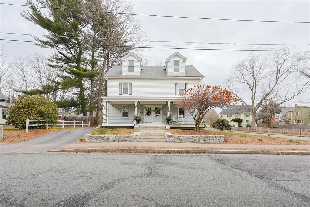 3 bed, 2 bath apartment for rent at 24 Charles St Unit 1, Westborough — photo 2 of 42