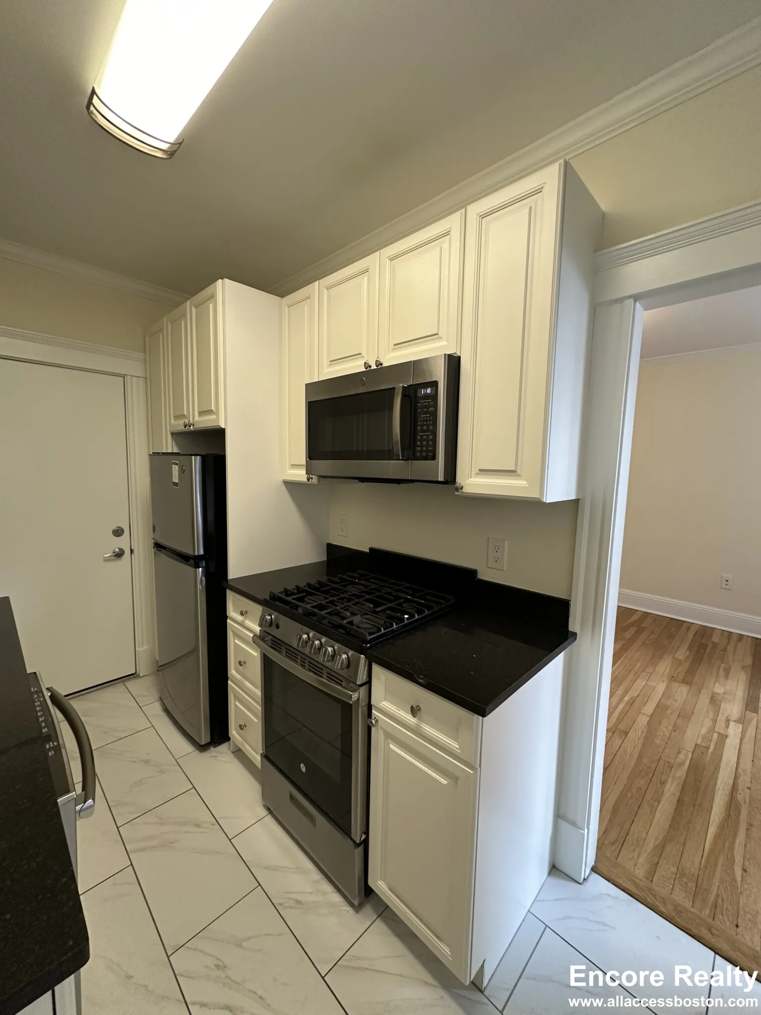 1 bed, 1 bath apartment for rent at 24 Chauncy St Unit 09, Neighborhood Nine — photo 2 of 16