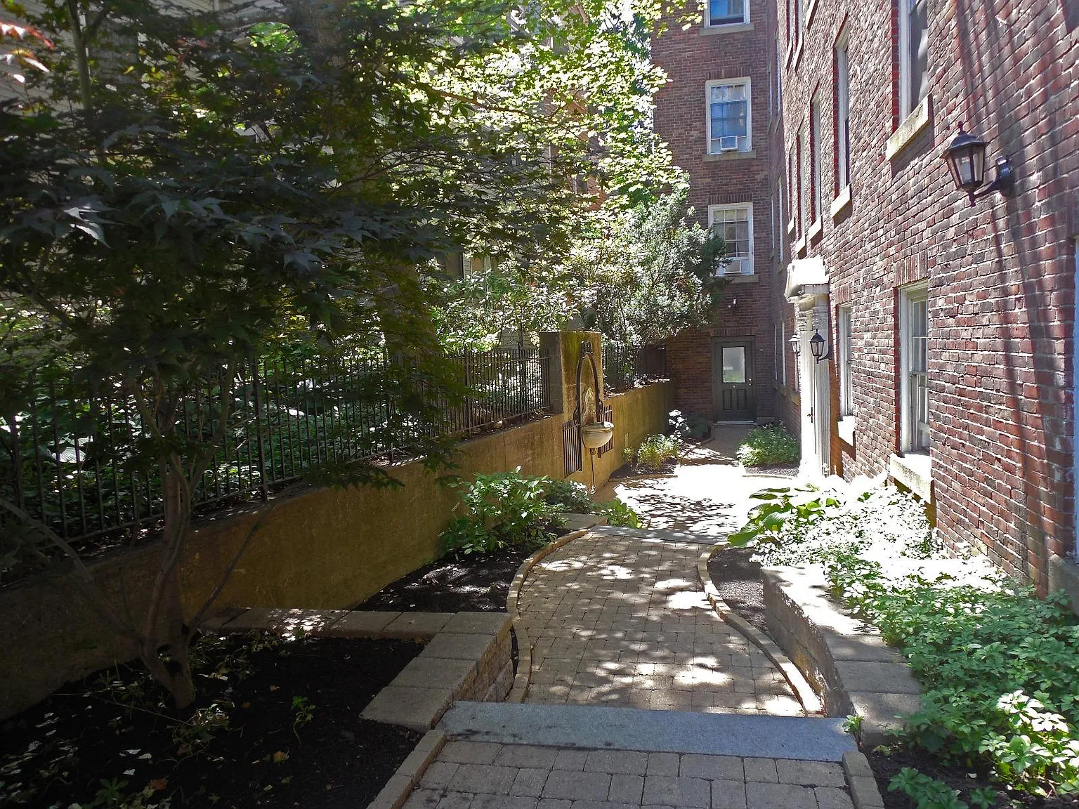 1 bed, 1 bath apartment for rent at 24 Chauncy St Unit 12, Neighborhood Nine — photo 2 of 3