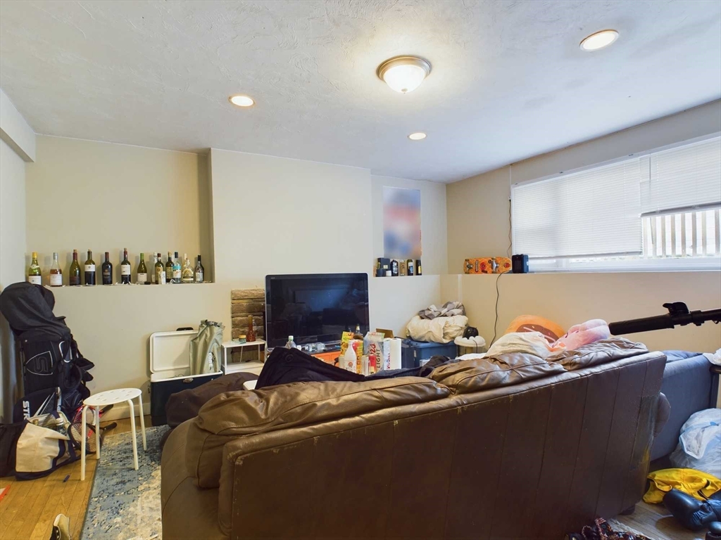 6 bed, 2.5 bath apartment for rent at 24 Chester St Unit 1, Brighton — photo 8 of 14