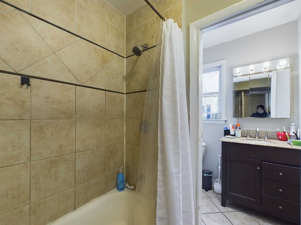 6 bed, 2.5 bath apartment for rent at 24 Chester St Unit 1, Brighton — photo 4 of 14
