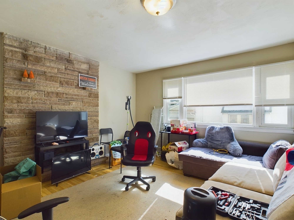 6 bed, 2.5 bath apartment for rent at 24 Chester St Unit 1, Brighton — photo 2 of 14