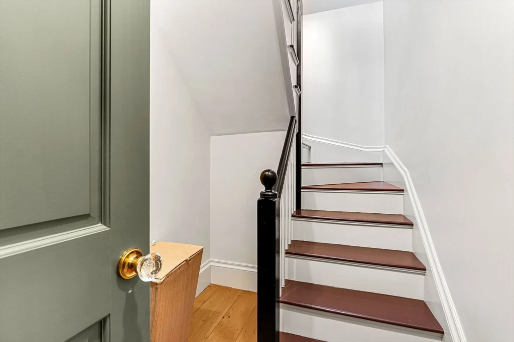 4 bed, 2 bath apartment for rent at 24 Chestnut St Unit 2, McIntire Historic District — photo 20 of 41