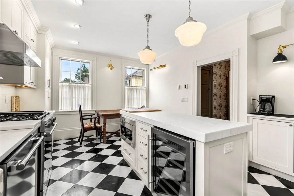 4 bed, 2 bath apartment for rent at 24 Chestnut St Unit 2, McIntire Historic District — photo 2 of 41