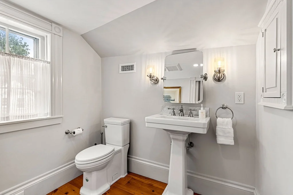 4 bed, 2 bath apartment for rent at 24 Chestnut St Unit 2, McIntire Historic District — photo 23 of 41