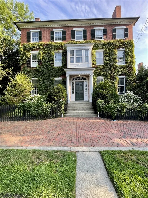 4 bed, 2 bath apartment for rent at 24 Chestnut St Unit 2, McIntire Historic District — photo 40 of 41