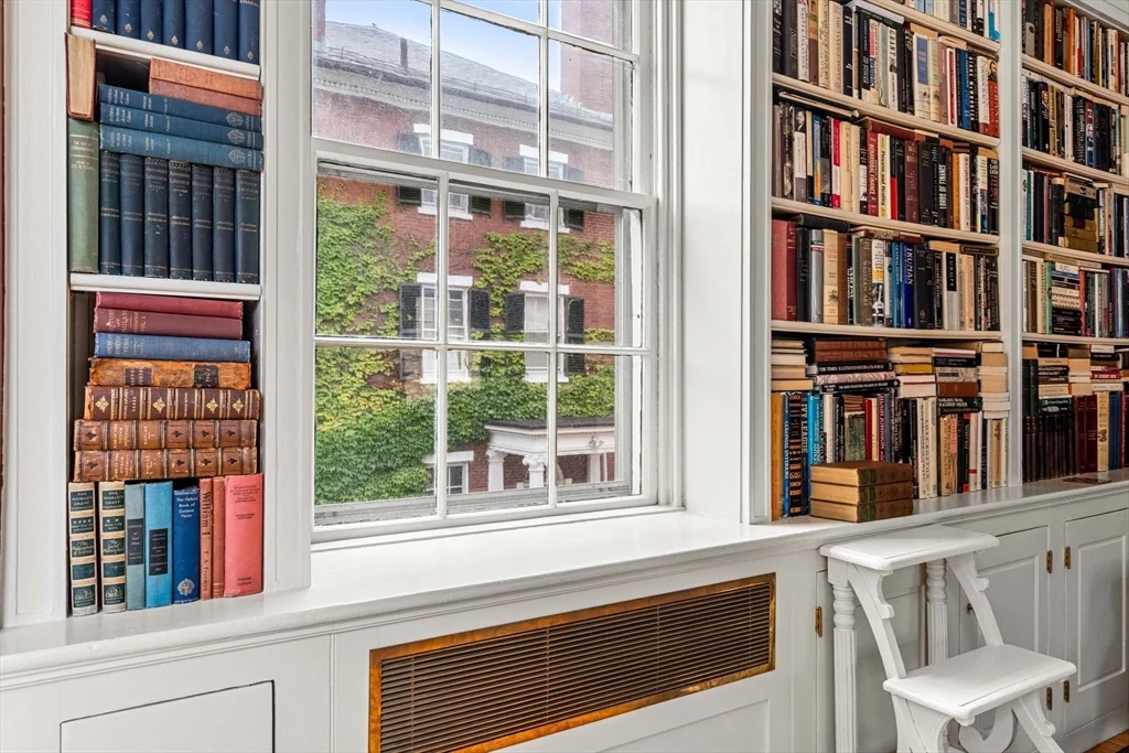 4 bed, 2 bath apartment for rent at 24 Chestnut St Unit 2, McIntire Historic District — photo 34 of 41