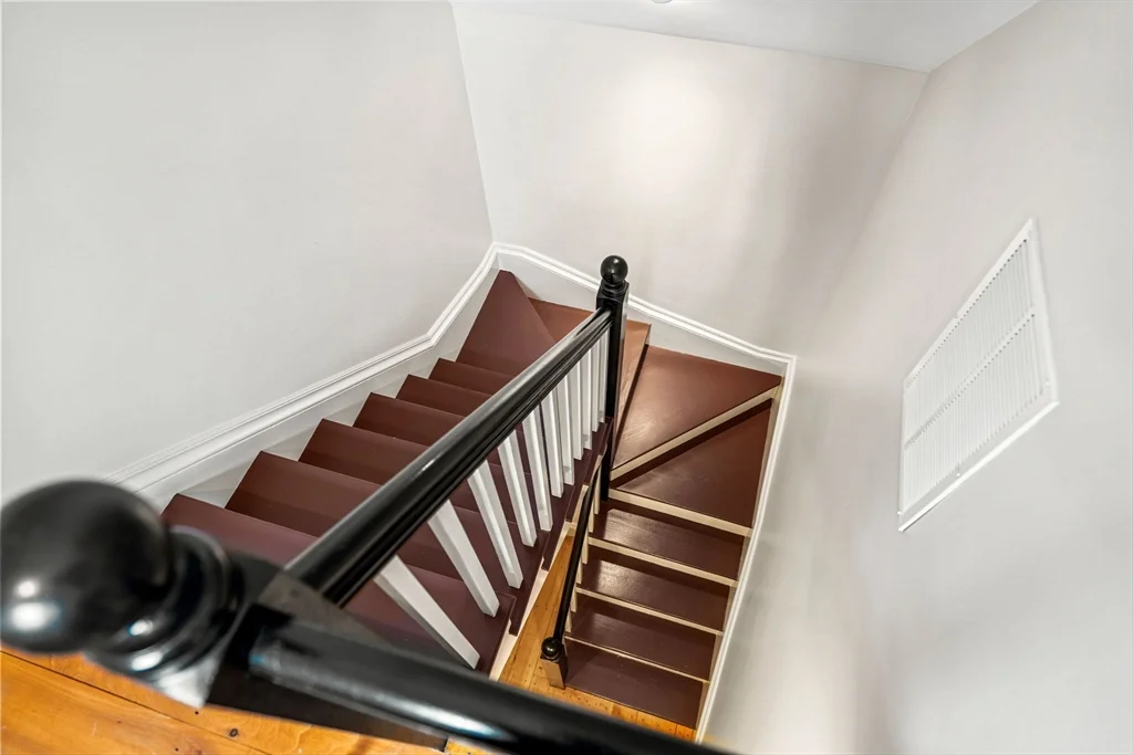 4 bed, 2 bath apartment for rent at 24 Chestnut St Unit 2, McIntire Historic District — photo 32 of 41