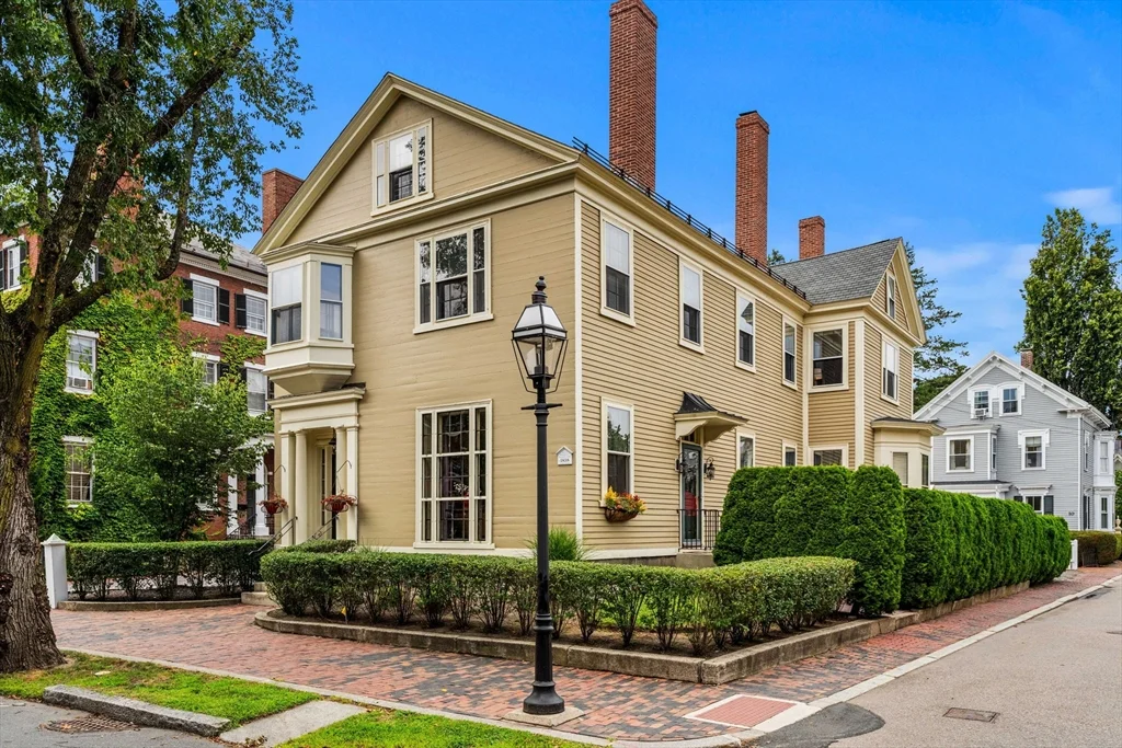 4 bed, 2 bath apartment for rent at 24 Chestnut St Unit 2, McIntire Historic District — photo 39 of 41