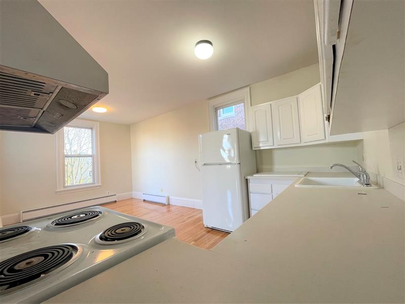4 bed, 2 bath apartment for rent at 24 Chestnut St Unit 4, Malden — photo 4 of 27