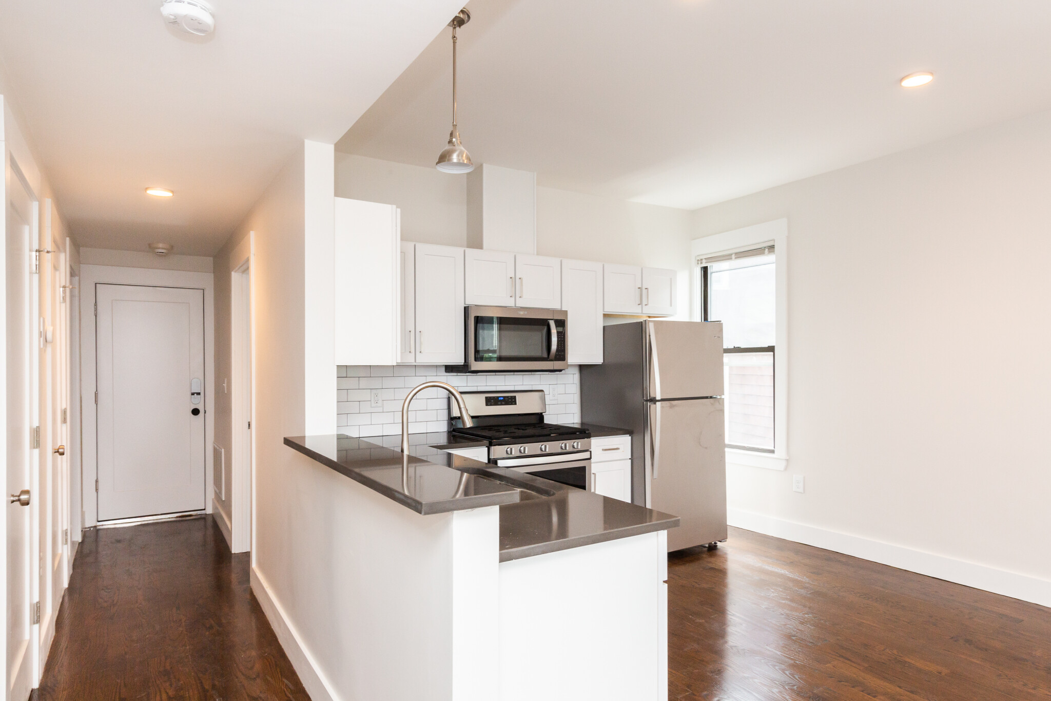 3 bed, 1.5 bath apartment for rent at 24 Clary St Unit 1L, Wellington-Harrington — photo 3 of 23