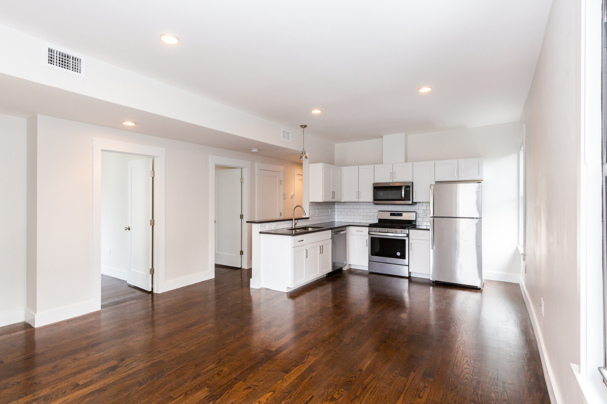 3 bed, 1.5 bath apartment for rent at 24 Clary St Unit 1L, Wellington-Harrington — photo 4 of 23