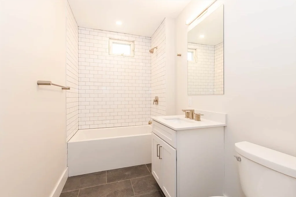 3 bed, 1 bath apartment for rent at 24 Clary St Unit 2R, Wellington-Harrington — photo 7 of 9