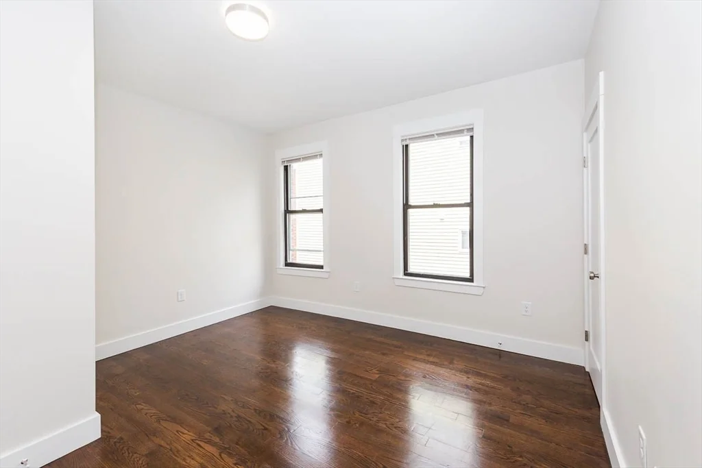 3 bed, 1 bath apartment for rent at 24 Clary St Unit 2R, Wellington-Harrington — photo 5 of 9