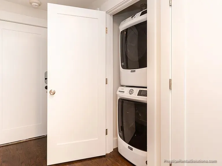 3 bed, 1.5 bath apartment for rent at 24 Clary St Unit 3R, Wellington-Harrington — photo 11 of 12