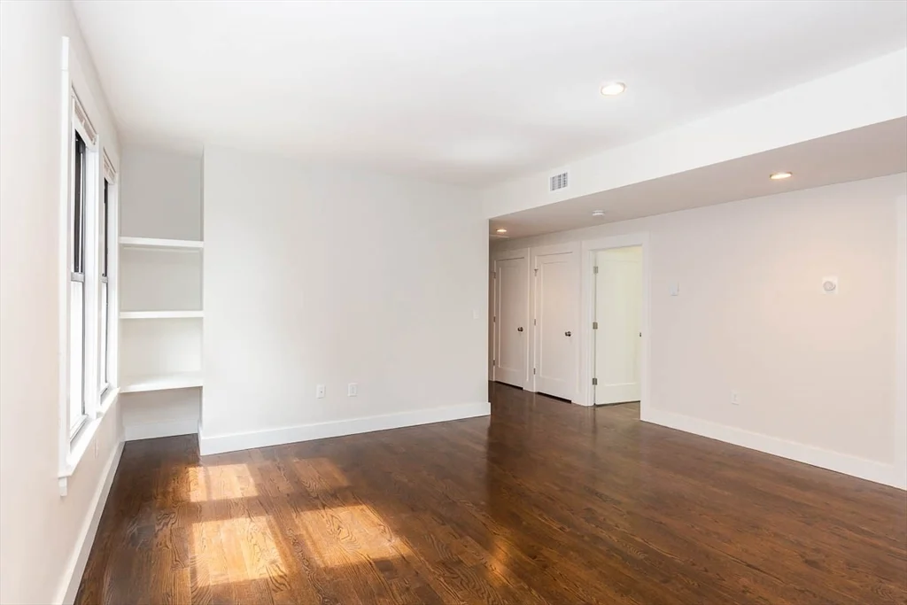 3 bed, 1 bath apartment for rent at 24 Clary Unit 3, Wellington-Harrington — photo 3 of 9