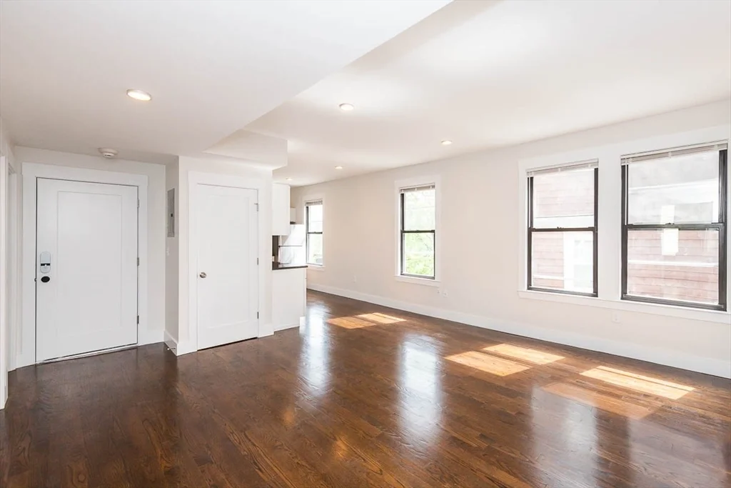 3 bed, 1 bath apartment for rent at 24 Clary Unit 3, Wellington-Harrington — photo 2 of 9