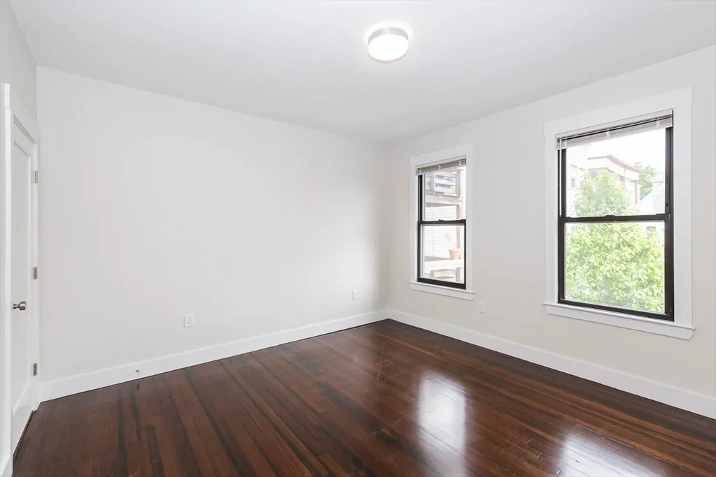 3 bed, 1 bath apartment for rent at 24 Clary Unit 3, Wellington-Harrington — photo 6 of 9