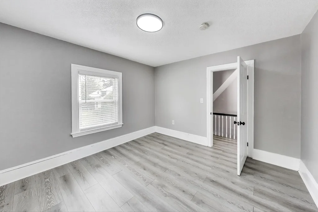 3 bed, 1 bath apartment for rent at 24 Clematis St Unit 2, Winchester — photo 17 of 31