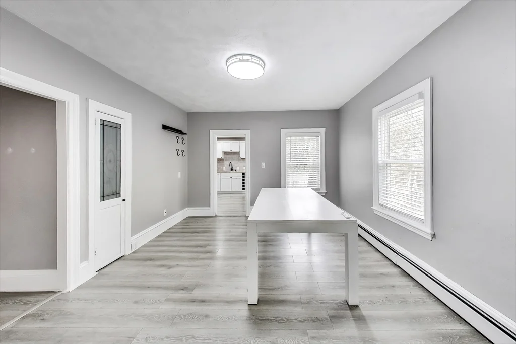 3 bed, 1 bath apartment for rent at 24 Clematis St, Winchester — photo 9 of 36
