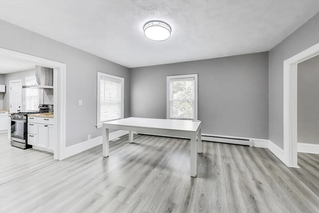 3 bed, 1 bath apartment for rent at 24 Clematis St, Winchester — photo 8 of 36