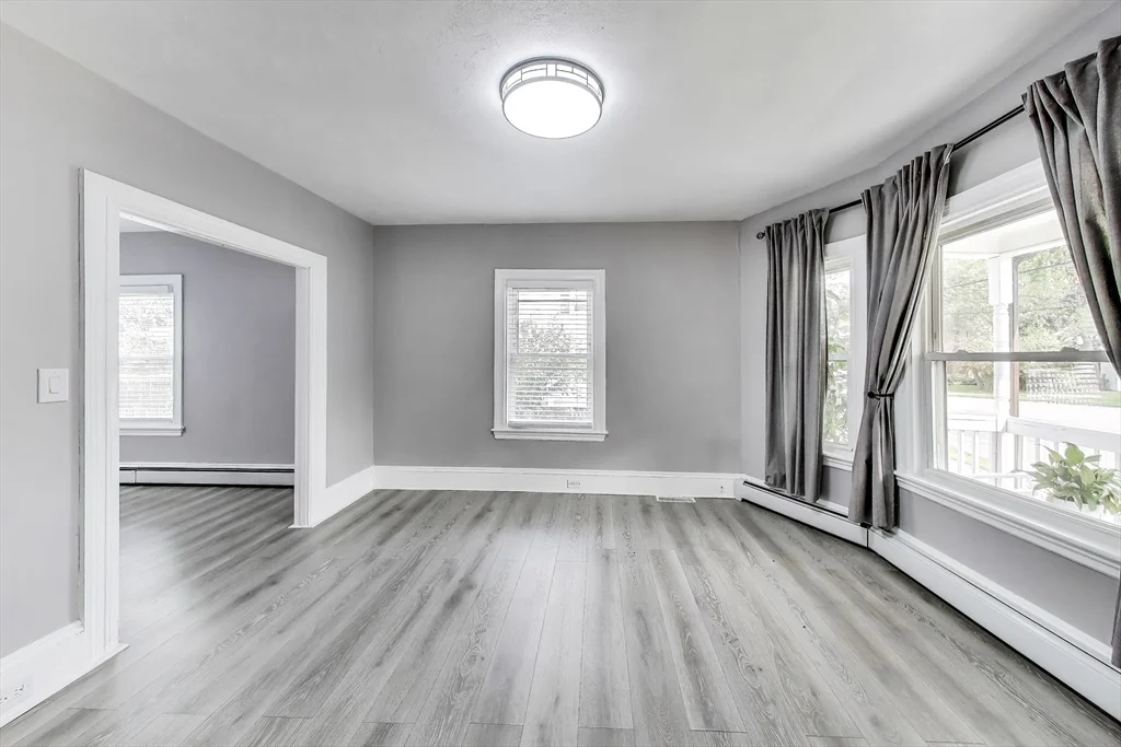 3 bed, 1 bath apartment for rent at 24 Clematis St, Winchester — photo 6 of 36