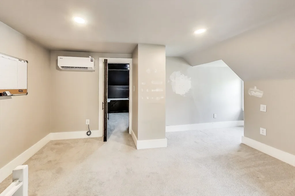 3 bed, 1 bath apartment for rent at 24 Clematis St, Winchester — photo 22 of 36