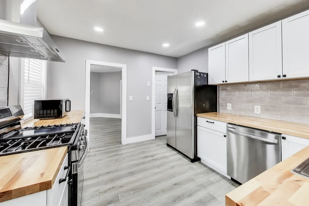 3 bed, 1 bath apartment for rent at 24 Clematis St, Winchester — photo 11 of 36