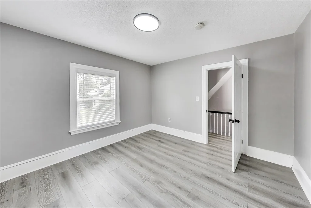 3 bed, 1 bath apartment for rent at 24 Clematis St, Winchester — photo 16 of 36