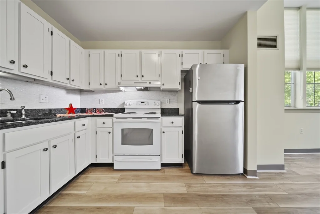 2 bed, 1 bath apartment for rent at 24 Cobblestone Ln Unit 405, West Gloucester — photo 6 of 18