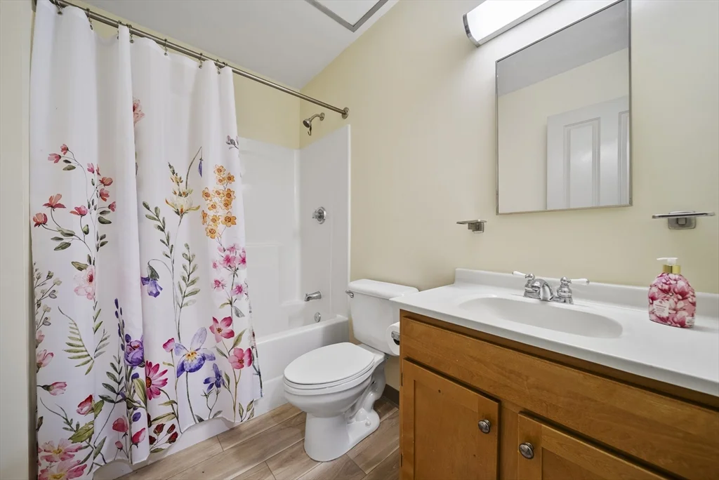 2 bed, 1 bath apartment for rent at 24 Cobblestone Ln Unit 405, West Gloucester — photo 10 of 18