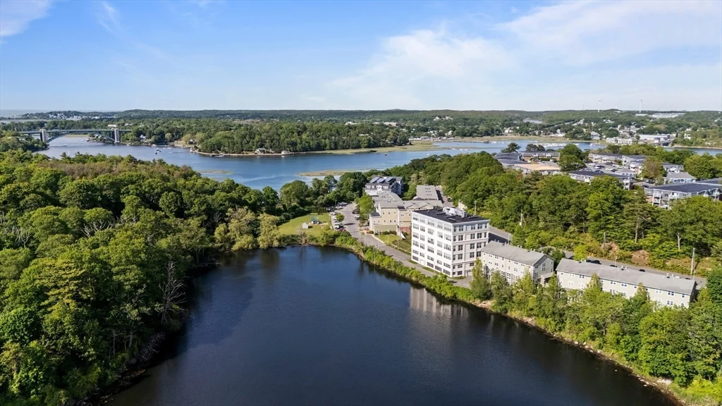 2 bed, 1 bath apartment for rent at 24 Cobblestone Ln Unit 405, West Gloucester — photo 3 of 18