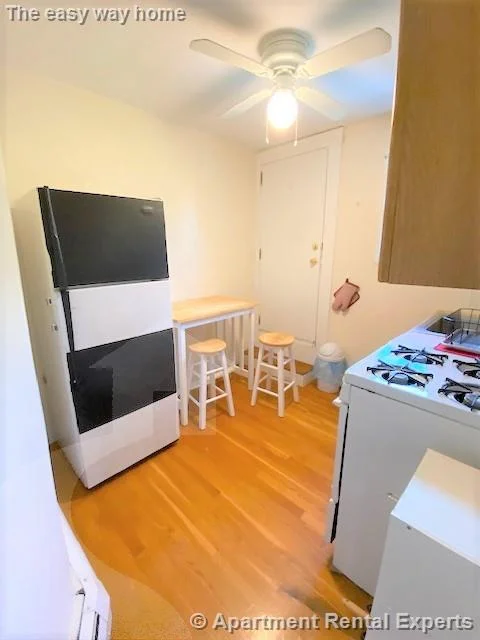 2 bed, 1 bath apartment for rent at 24 Cogswell Ave Unit 3, Porter Square — photo 4 of 11