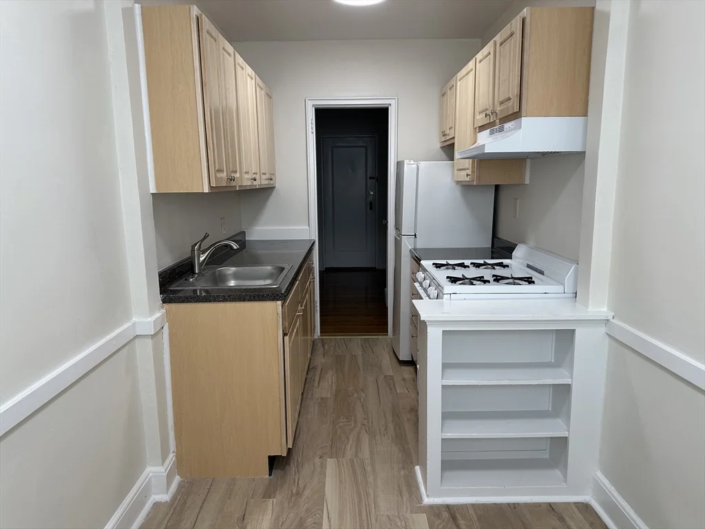 1 bed, 1 bath apartment for rent at 24 Concord Ave Unit 111, Harvard Square — photo 8 of 23