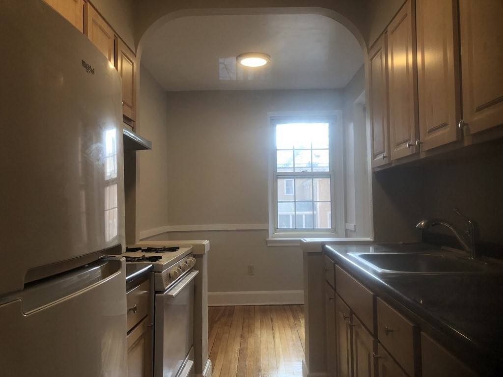 1 bed, 1 bath apartment for rent at 24 Concord Ave Unit 207, Harvard Square — photo 6 of 14