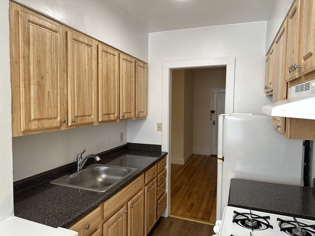Studio bed, 1 bath apartment for rent at 24 Concord Ave Unit 312, Harvard Square — photo 10 of 16