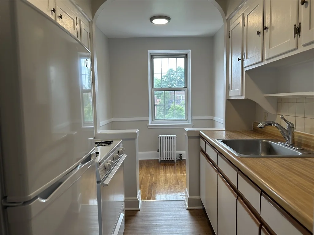 1 bed, 1 bath apartment for rent at 24 Concord Ave Unit 414, West Cambridge — photo 4 of 20