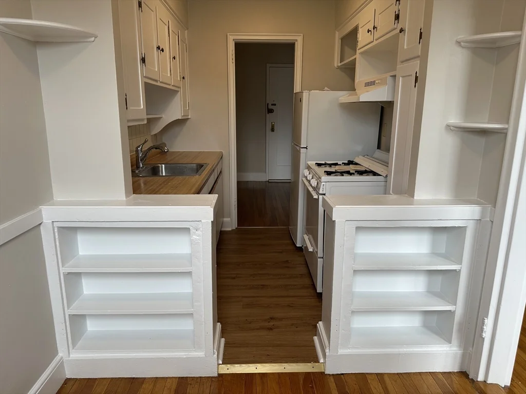 1 bed, 1 bath apartment for rent at 24 Concord Ave Unit 414, West Cambridge — photo 5 of 20