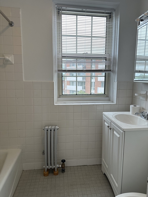 1 bed, 1 bath apartment for rent at 24 Concord Ave Unit 515, Harvard Square — photo 5 of 19