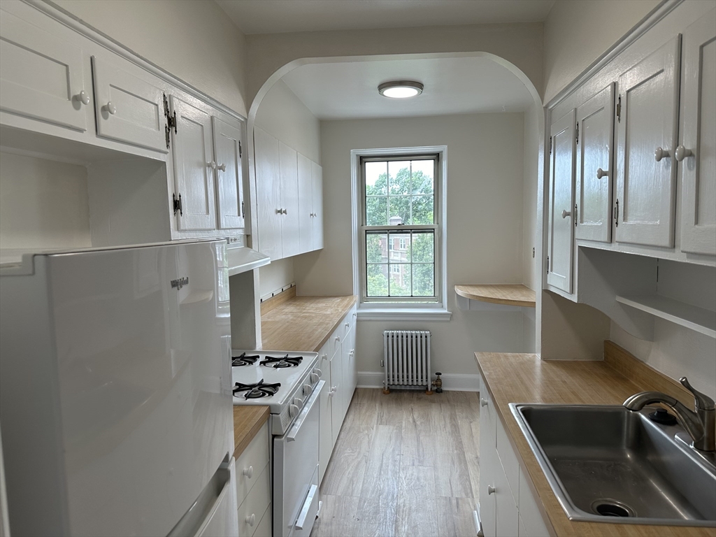 1 bed, 1 bath apartment for rent at 24 Concord Ave Unit 515, Harvard Square — photo 1 of 19