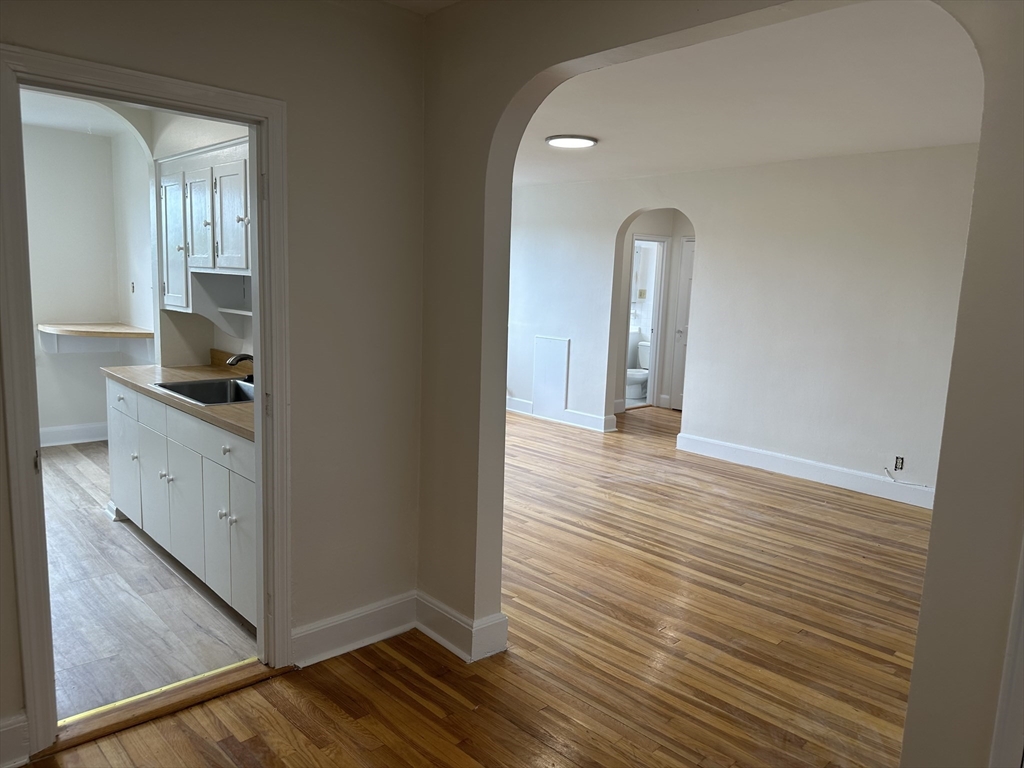 1 bed, 1 bath apartment for rent at 24 Concord Ave Unit 515, Harvard Square — photo 14 of 19